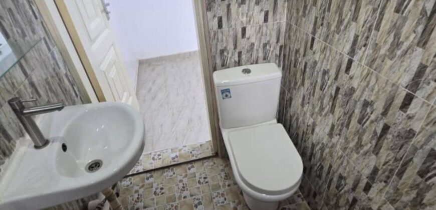 Chamber and hall self contained at Teshie Tebibiano for 1700GH