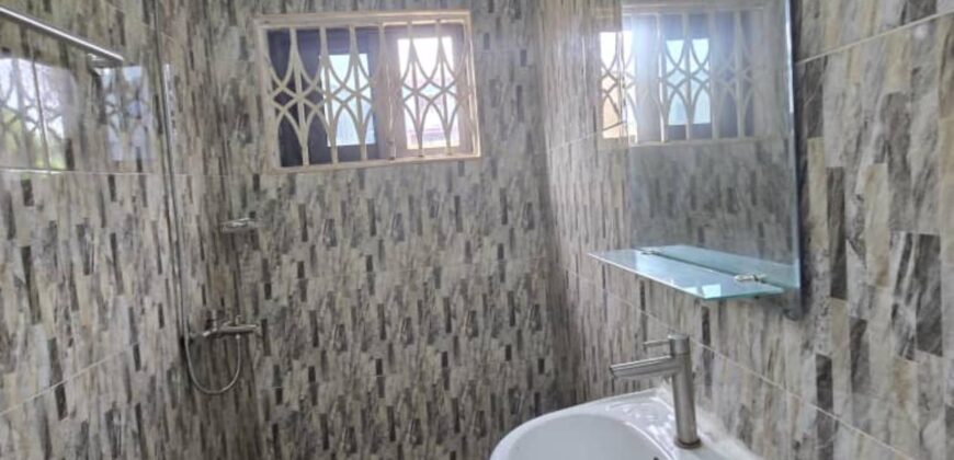 Chamber and hall self contained at Teshie Tebibiano for 1700GH