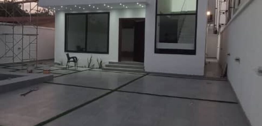 🏡 Executive 4-Bedroom House + Boys’ Quarters For Sale – School Junction, Accra