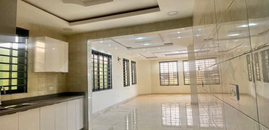 🏡 Executive 4-Bedroom House for Sale – Lakeside Community 9