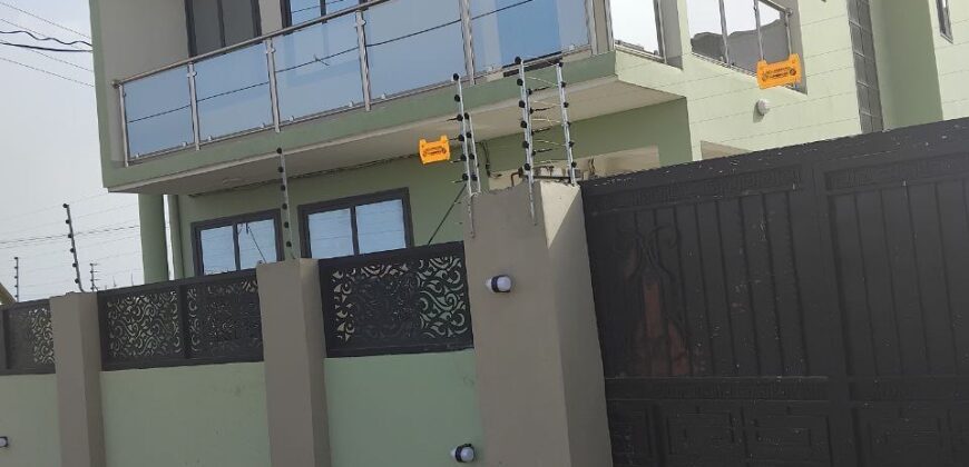 🏡 Executive 4-Bedroom House for Sale – Lakeside Community 9