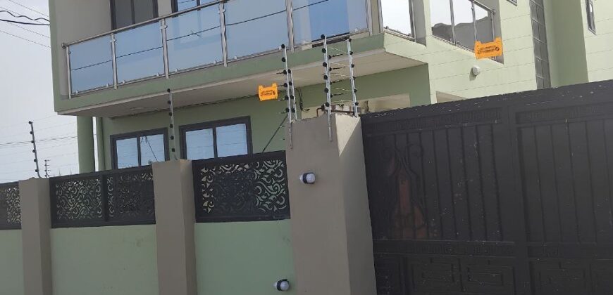 🏡 Executive 4-Bedroom House for Sale – Lakeside Community 9