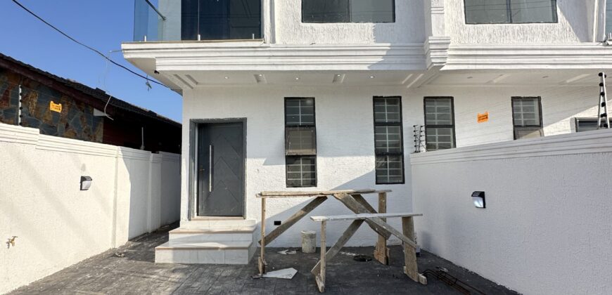 🏡 2-Bedroom House for Sale – School Junction, Asaragujohe