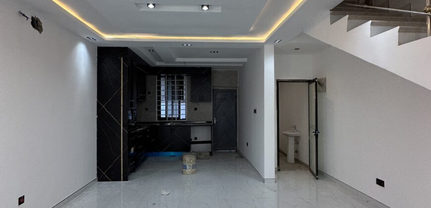 🏡 2-Bedroom House for Sale – School Junction, Asaragujohe