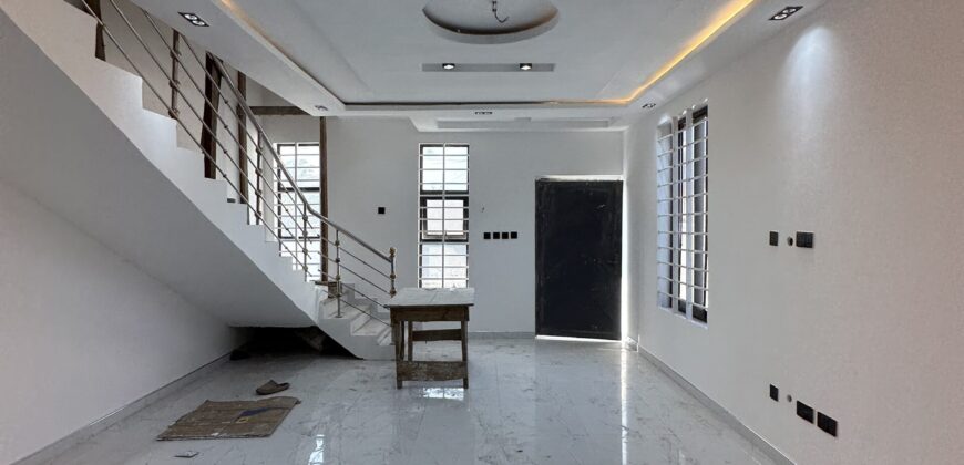 🏡 2-Bedroom House for Sale – School Junction, Asaragujohe