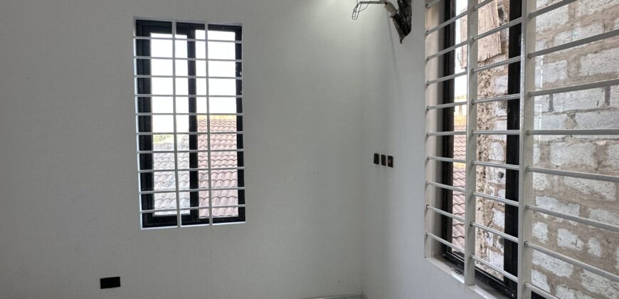 🏡 2-Bedroom House for Sale – School Junction, Asaragujohe