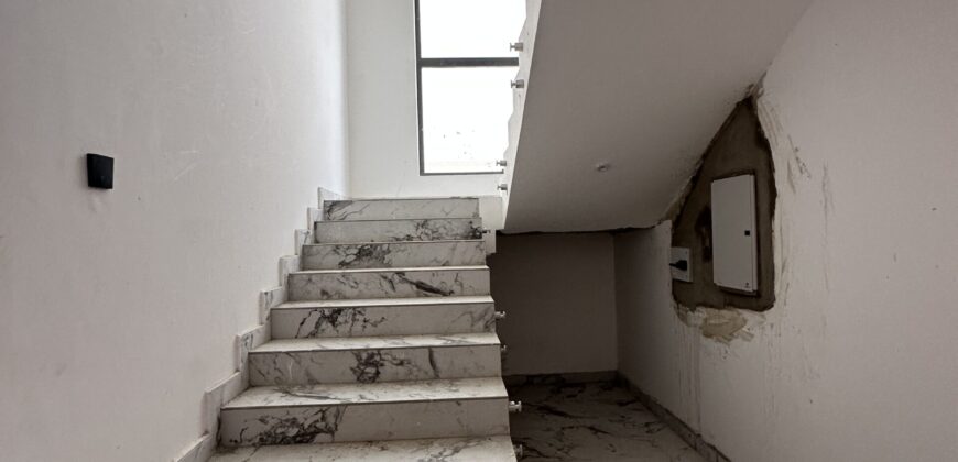 🏡 5-Bedroom Luxury Home with Penthouse – East Legon, Accra