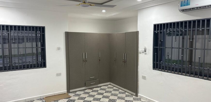 🏡 5-Bedroom House for Rent – Achimota